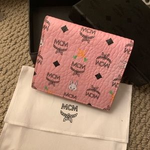 MCM - Two Fold Flat Wallet in Rabbit Carrot | Pink